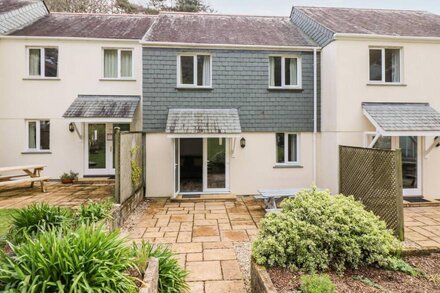 COMPASS POINT, pet friendly, with a garden in Falmouth