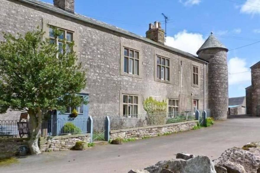 SMARDALE HALL, Family Friendly, With Hot Tub In Kirkby Stephen