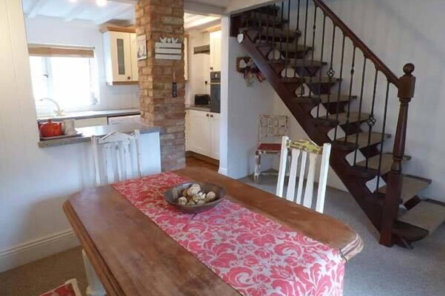JASMINE COTTAGE, family friendly, with a garden in Dalton Near Thirsk