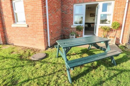 BEACH VIEW, pet friendly, country holiday cottage in Benllech