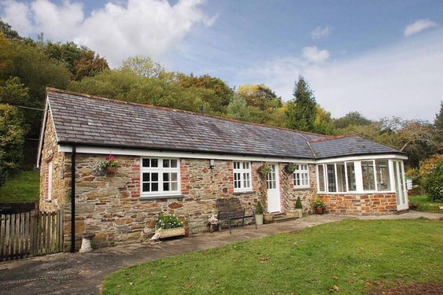 DAIRY COTTAGE, family friendly, country holiday cottage in Bodmin