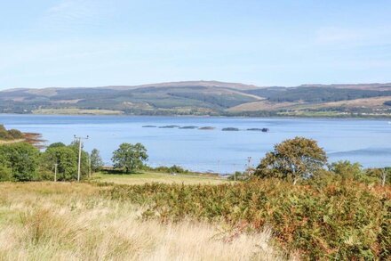 SUNSET COTTAGE, pet friendly, with open fire in Salen, Isle Of Mull