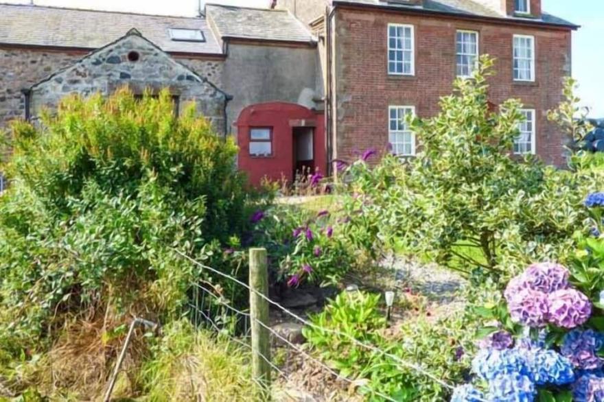 GABLE VIEW, pet friendly, with a garden in Ravenglass