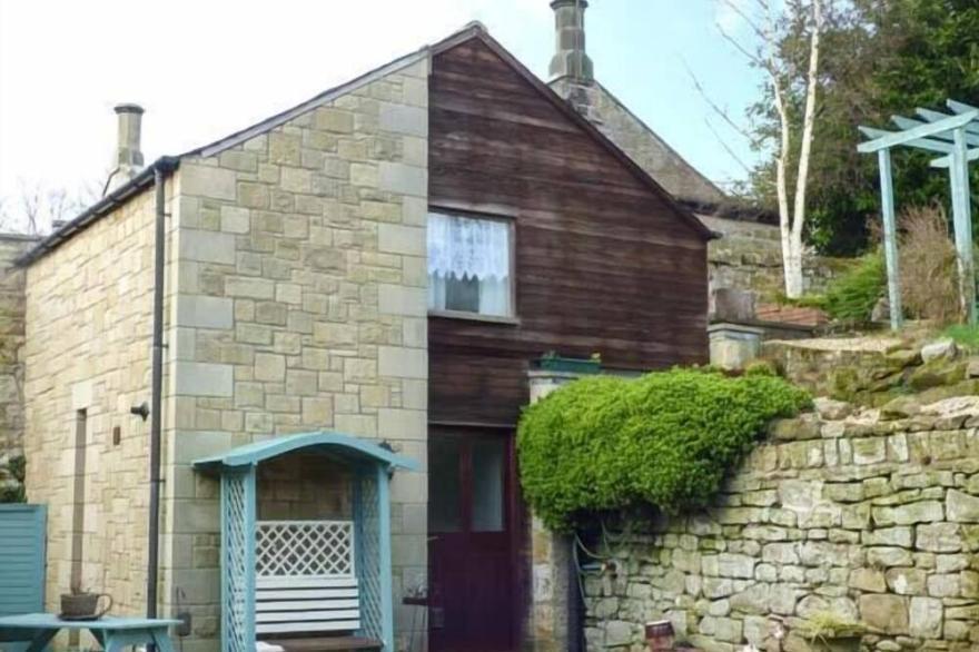 BONNY BARN, Pet Friendly, Character Holiday Cottage In Harbottle