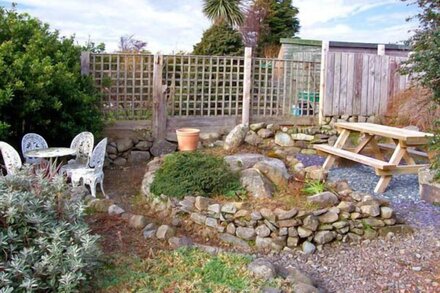 TREM Y MOR, family friendly, with a garden in Llanfair