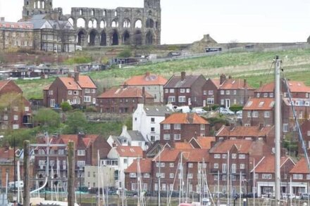 MARINERS' REST, pet friendly, country holiday cottage in Whitby