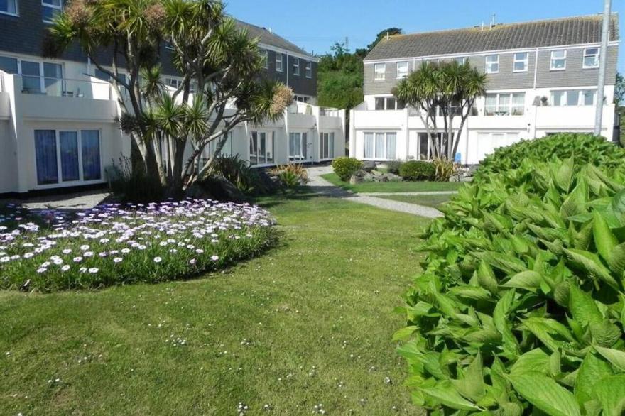 Blue Horizon - One Bedroom Apartment, Sleeps 2