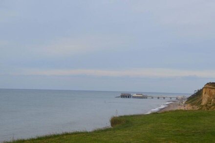 OAK  LODGE, family friendly, country holiday cottage in East Runton