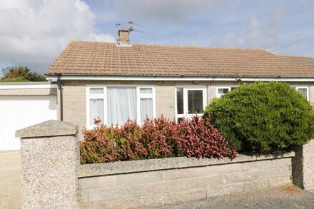 BUNGALOW, pet friendly, country holiday cottage in Fishguard