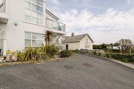 TIDES, family friendly, country holiday cottage in Benllech