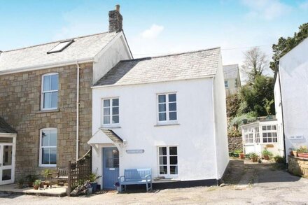 DRIFTWOOD COTTAGE, pet friendly in Porthpean