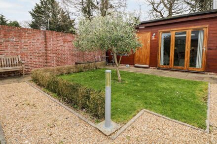 RABBIT'S WARREN, luxury holiday cottage in Titchfield Common