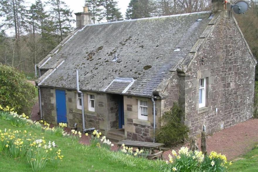 The Butler's Cottage, Carmichael Country Cottages, Near Biggar.  Pets Welcome.
