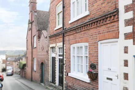 ST MARY'S COTTAGE, pet friendly, with open fire in Scarborough