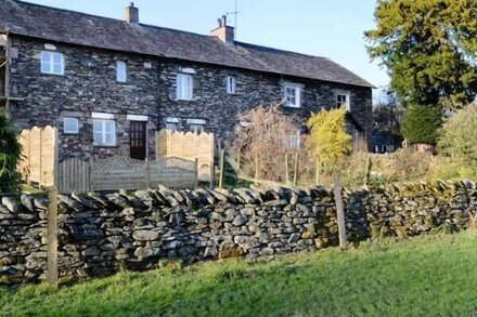 THE HAYLOFT, family friendly, luxury holiday cottage in Burneside