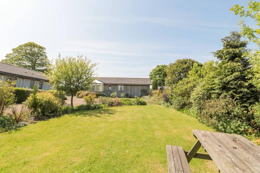 ORCHARD LODGE, family friendly, with a garden in Warkworth