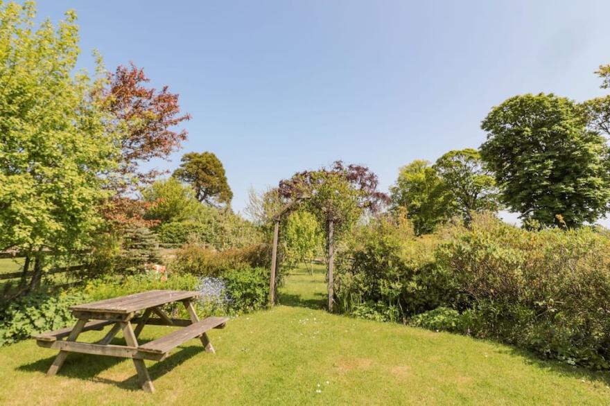 ORCHARD LODGE, Family Friendly, With A Garden In Warkworth