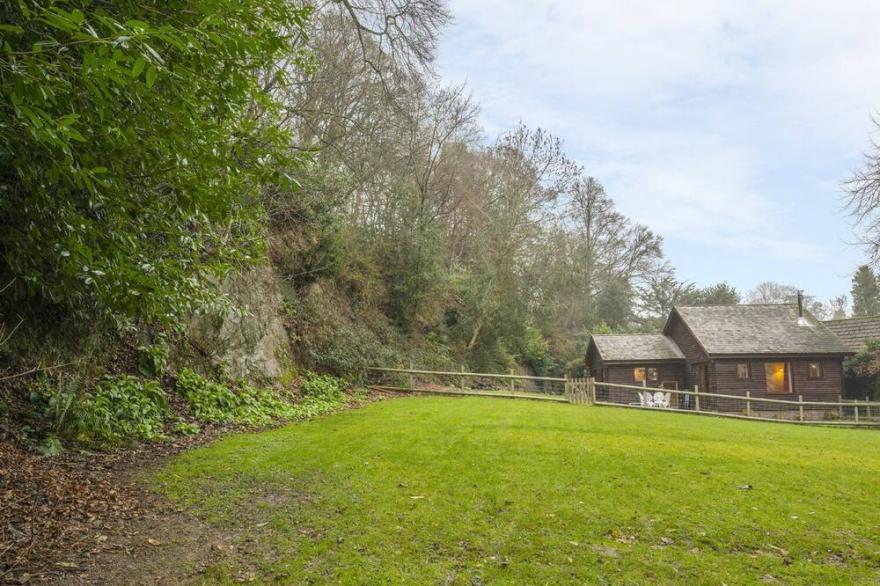 WOODPECKERS COTTAGE, Romantic, With Open Fire In Church Stretton