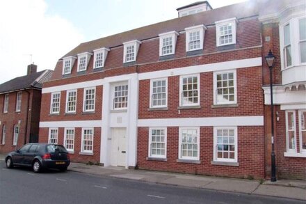 9 Reade Court - Three Bedroom Apartment, Sleeps 5