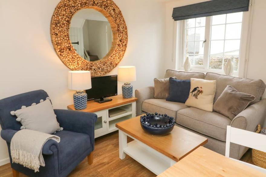 MARTIN COTTAGE, pet friendly, with a garden in Ilfracombe