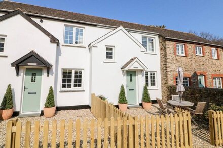 MARTIN COTTAGE, pet friendly, with a garden in Ilfracombe