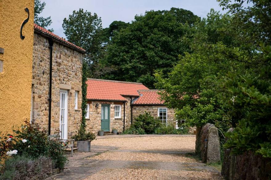 ALWENT MILL, Family Friendly, Character Holiday Cottage In Staindrop