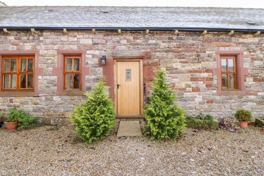 DOVE COTTAGE, pet friendly, with open fire in Milton