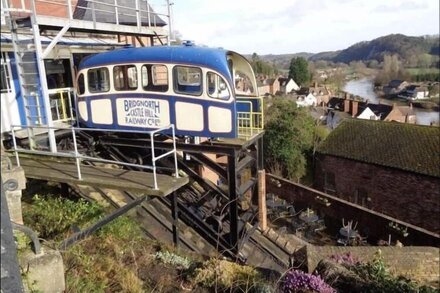 Bramble cottage with parking