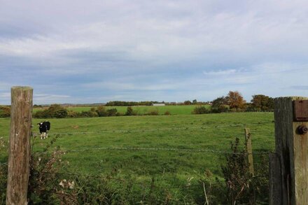 SEA LILY, pet friendly, country holiday cottage in Holy Island