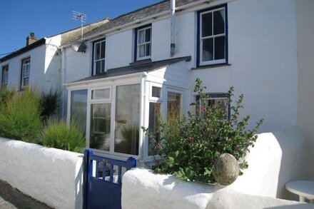 PEGS, family friendly, country holiday cottage in Porthleven