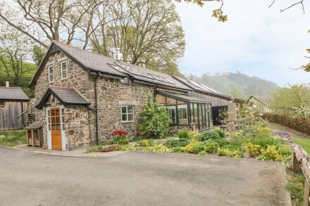 CILFACH, family friendly, luxury holiday cottage in Llanfyllin