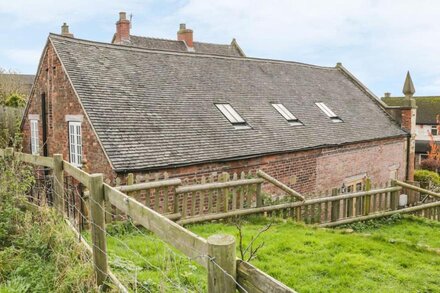 THE OLD TEMPERANCE HALL, family friendly, with a garden in Kingsley