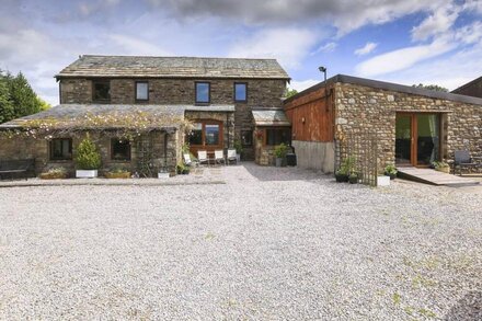 KNOTT LODGE, with a garden in Sedbergh