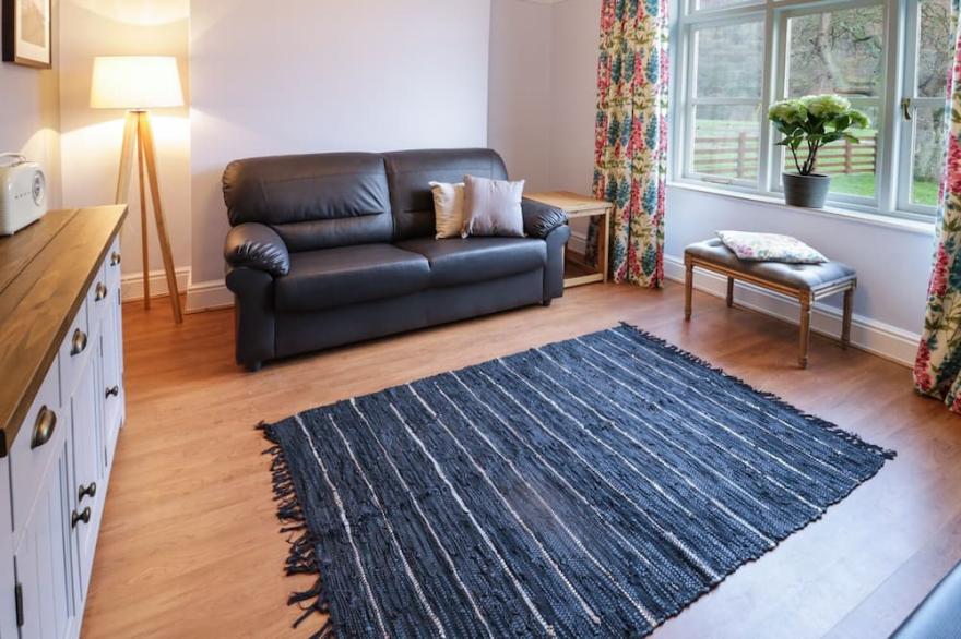 THE FARM HOUSE, pet friendly, character holiday cottage in Llangollen