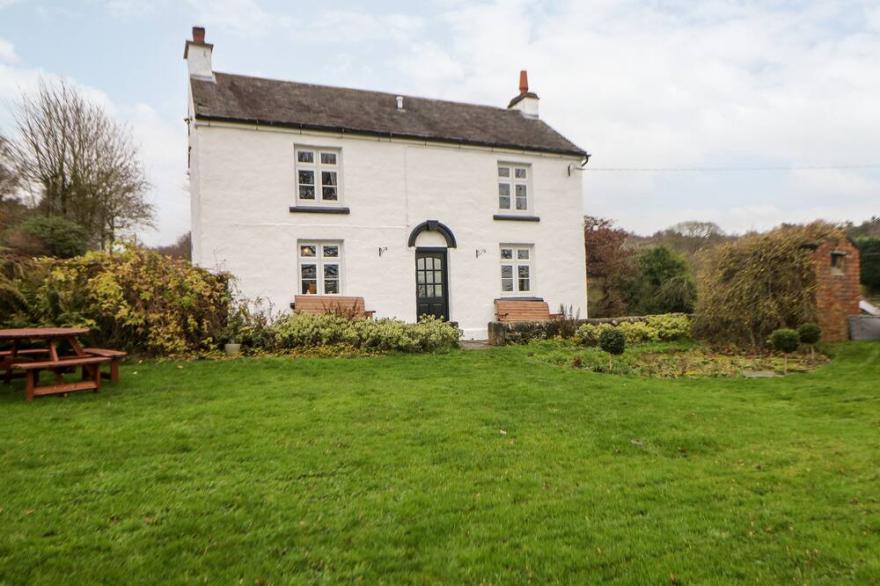 QUARRY HOUSE, Pet Friendly, Luxury Holiday Cottage In Moneystone