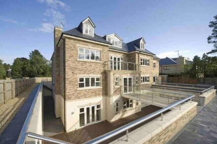 Mono Luxe Villa in Newcastle Upon Tyne