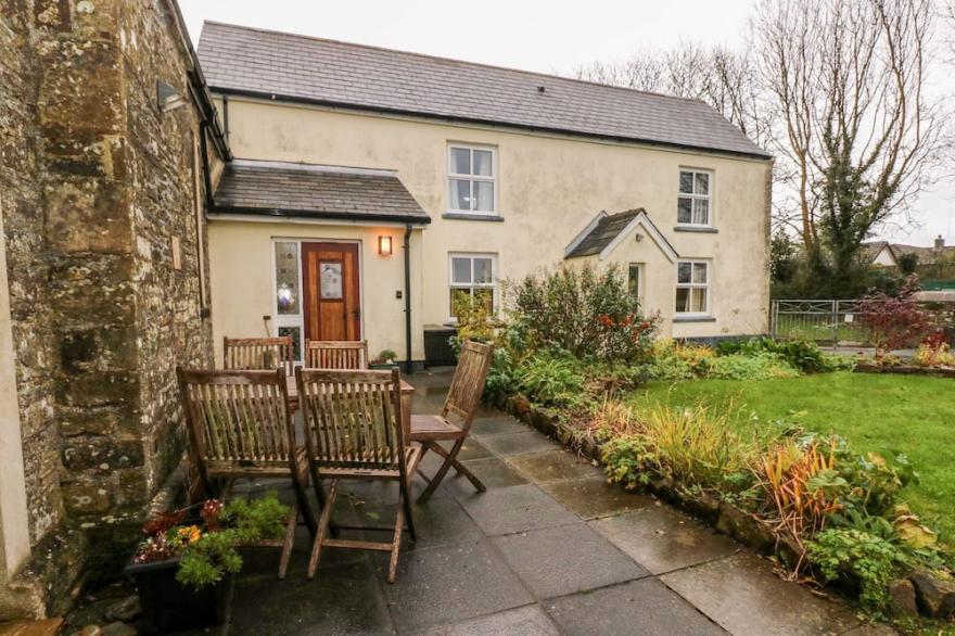 SCHOOL HOUSE, pet friendly, character holiday cottage in Spittal