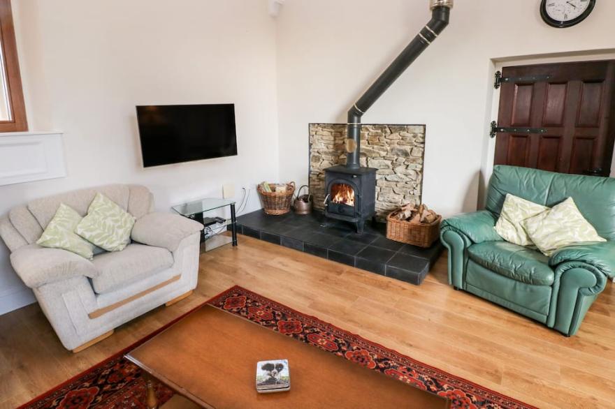 SCHOOL HOUSE, pet friendly, character holiday cottage in Spittal