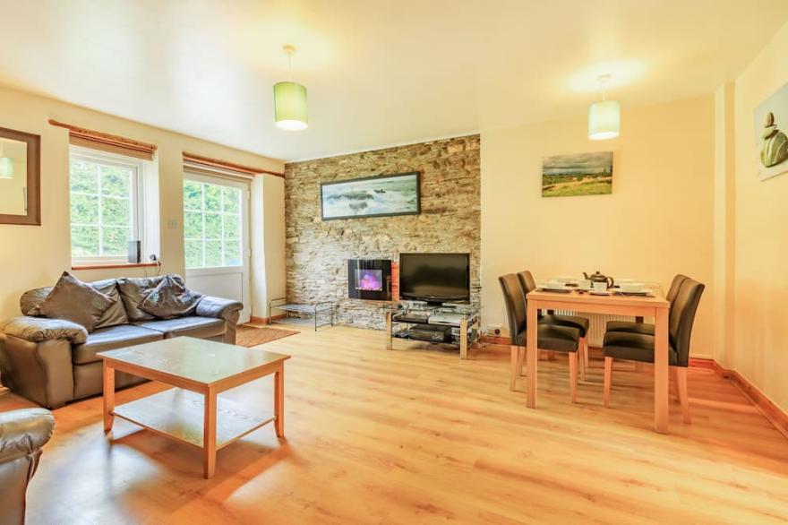 STABLE COTTAGE, pet friendly, character holiday cottage in Ilfracombe