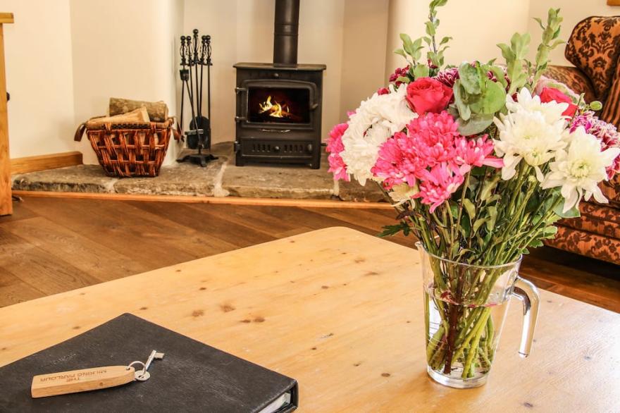 THE MILKING PARLOUR, pet friendly, luxury holiday cottage in Westhope