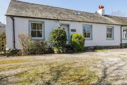 MELL VIEW COTTAGE, family friendly, with open fire in Pooley Bridge