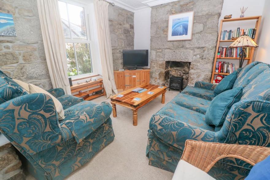 KITTIWAKE, pet friendly, character holiday cottage in Newlyn