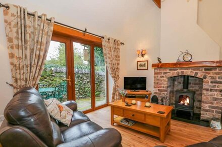 HAWTHORN COTTAGE, family friendly, luxury holiday cottage in Sedgwick