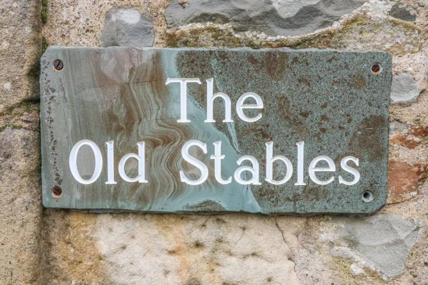THE OLD STABLES, Pet Friendly, With Open Fire In Kirkby Lonsdale