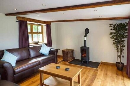 TY GWYN, family friendly, luxury holiday cottage in Llangwm