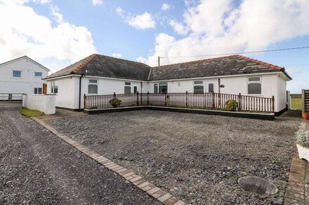 SEA BREEZE, with a garden in Dinas Dinlle