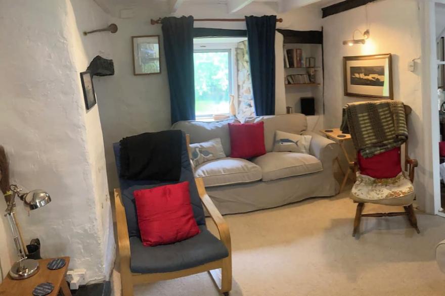 COURT HOUSE, pet friendly, character holiday cottage in Solva