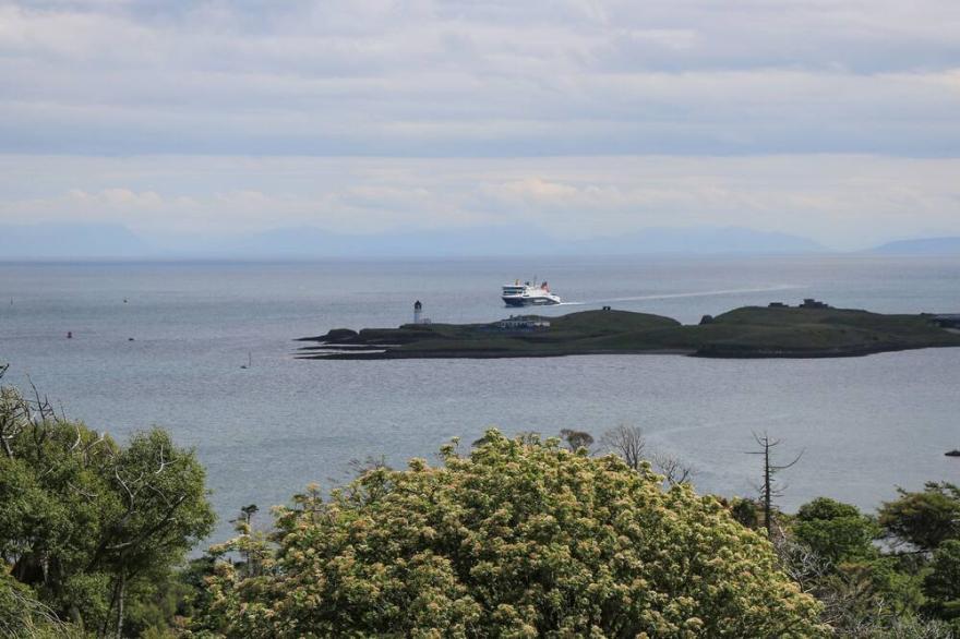 ST. DUTHUS HOUSE, family friendly in Stornoway