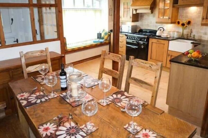 THE STABLES, pet friendly, with a garden in Horton-In-Ribblesdale