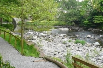 10 KESWICK BRIDGE, family friendly, with a garden in Keswick